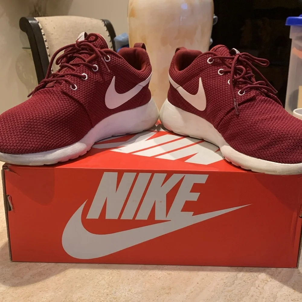 Nike Rosherun Team Red size 11. In great condition - Picture 6 of 7
